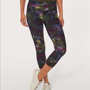 Lululemon WunderUnder Crops - 8